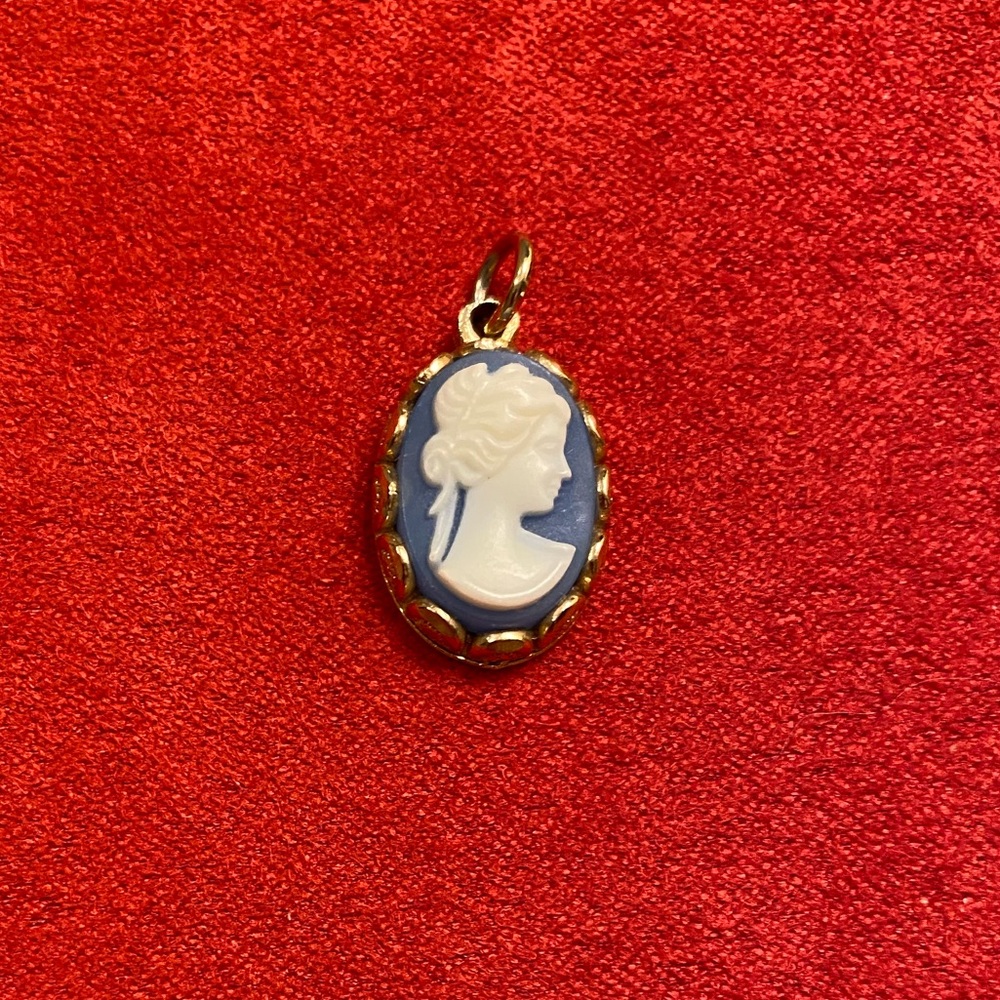Vintage Avon pendant